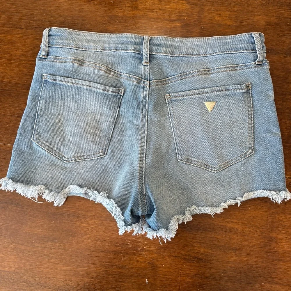 GUESS Women's Shorts 31 Blue Denim Emma Bottom Frayed Eds Button Fly Light Wash